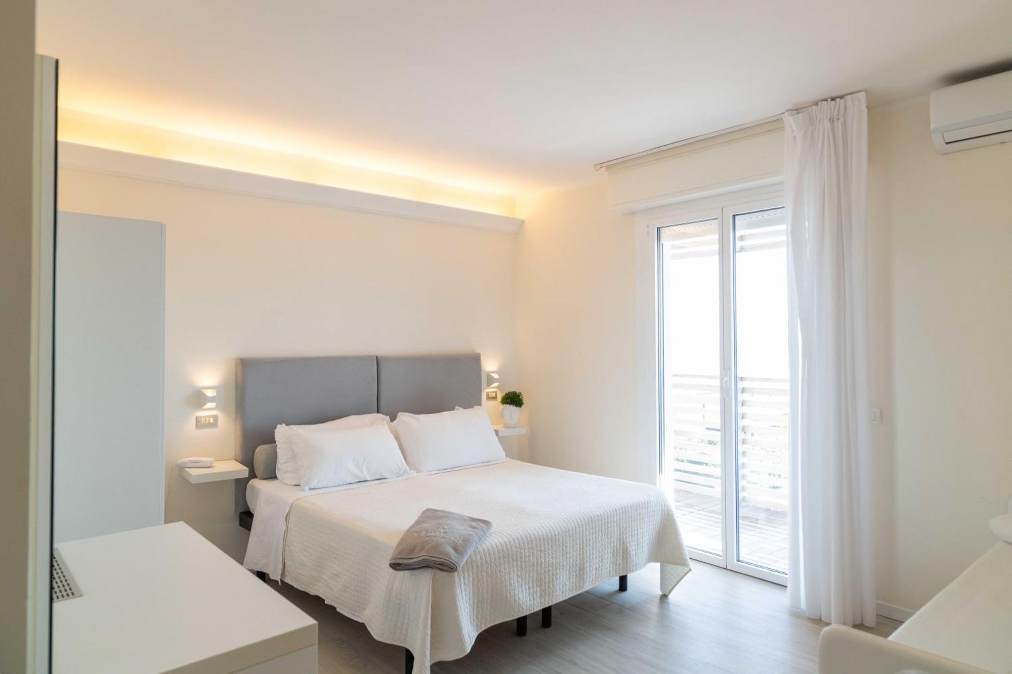 Hotel Kiss Cervia Exterior foto