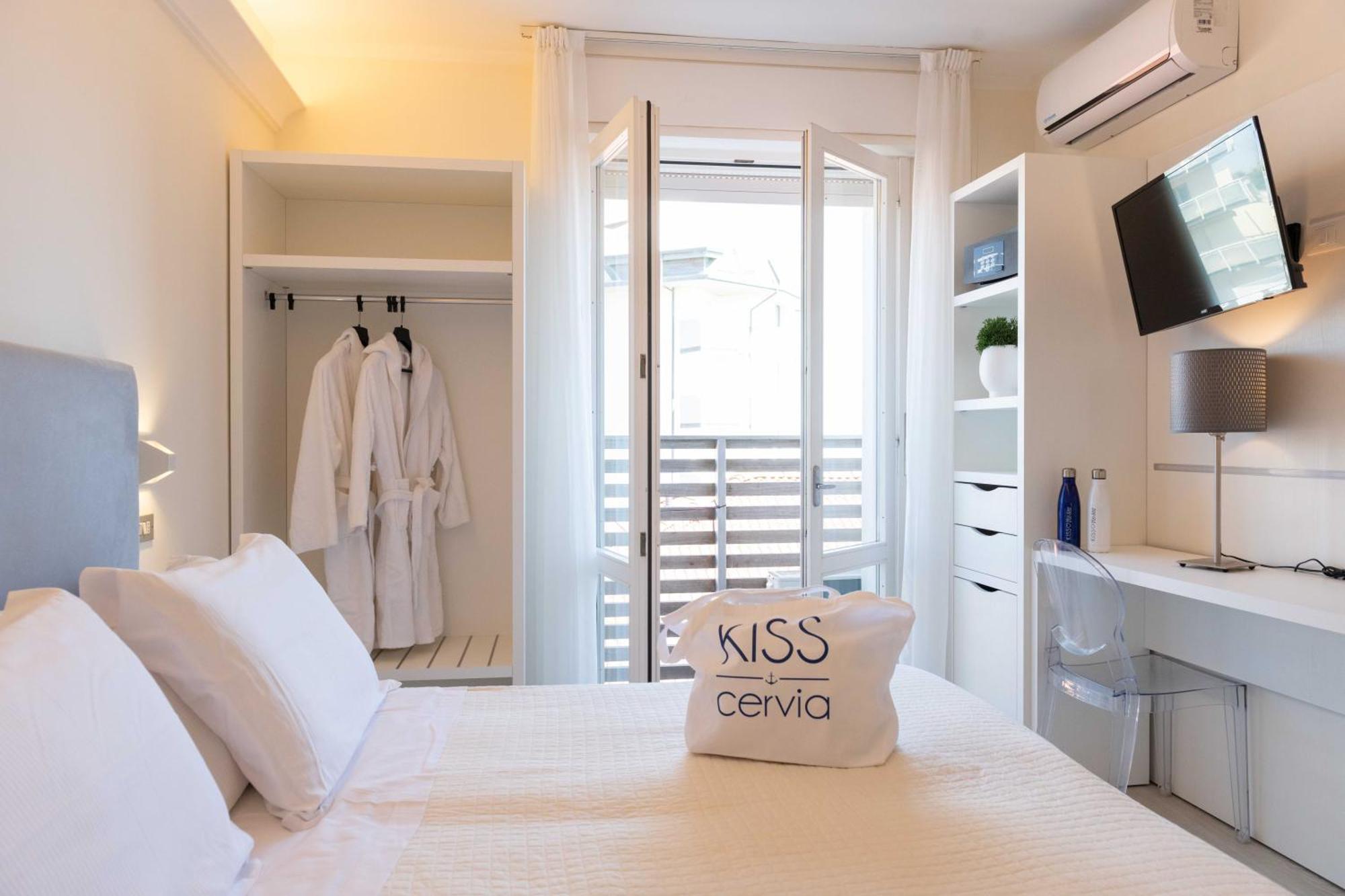 Hotel Kiss Cervia Exterior foto